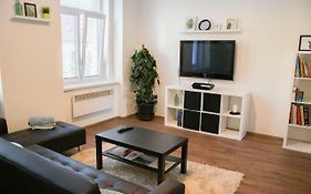 Sunny Aircon Apartment In The Centre Of Slany